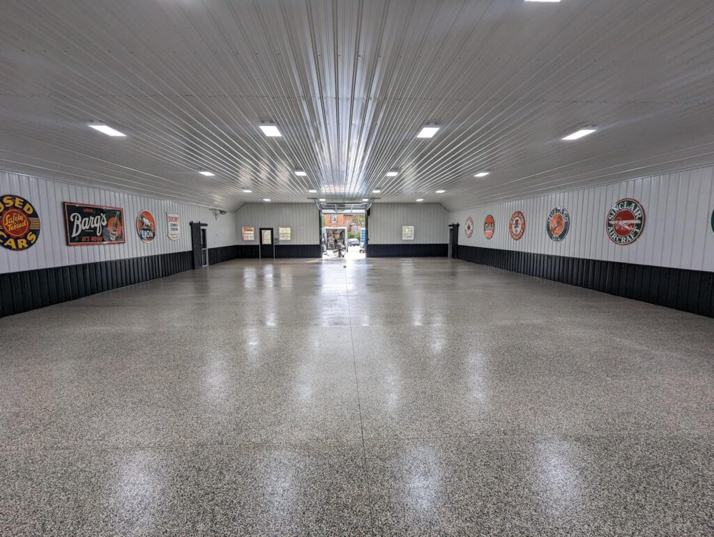 4000 ft.² Barn Garage Epoxy Flooring In Cincinnati Ohio-min